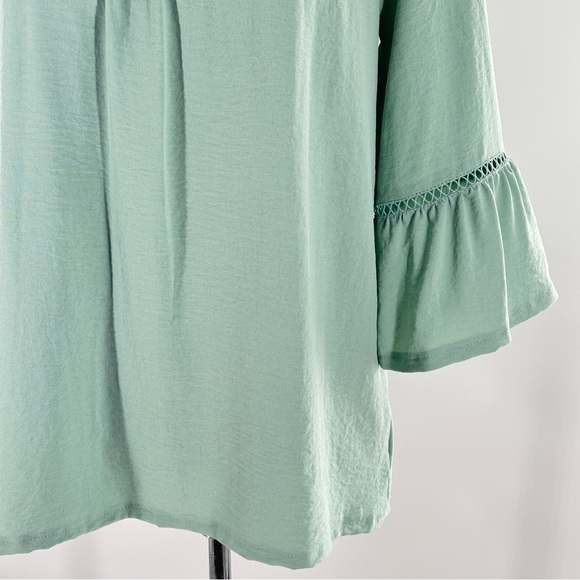 Adreamly Green Bell Sleeve V Neck Tunic Top Medium - Picture 4 of 9